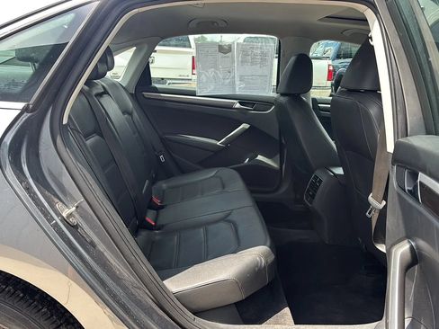 Used 2018 Volkswagen Passat 2.0T SE w/ SE Lighting Package FWD image 15