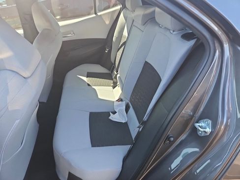 Used 2021 Toyota Corolla SE w/ SE Preferred Package FWD image 9