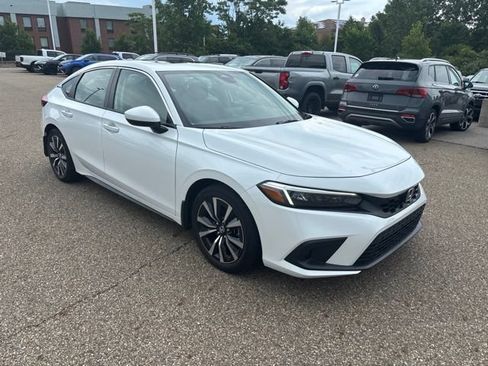 Used 2024 Honda Civic EX-L image 2