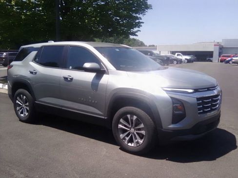 Used 2026 Chevrolet Equinox LT FWD image 1