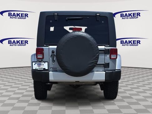 Used 2013 Jeep Wrangler Unlimited Sahara w/ Dual Top Group AWD/4WD image 6