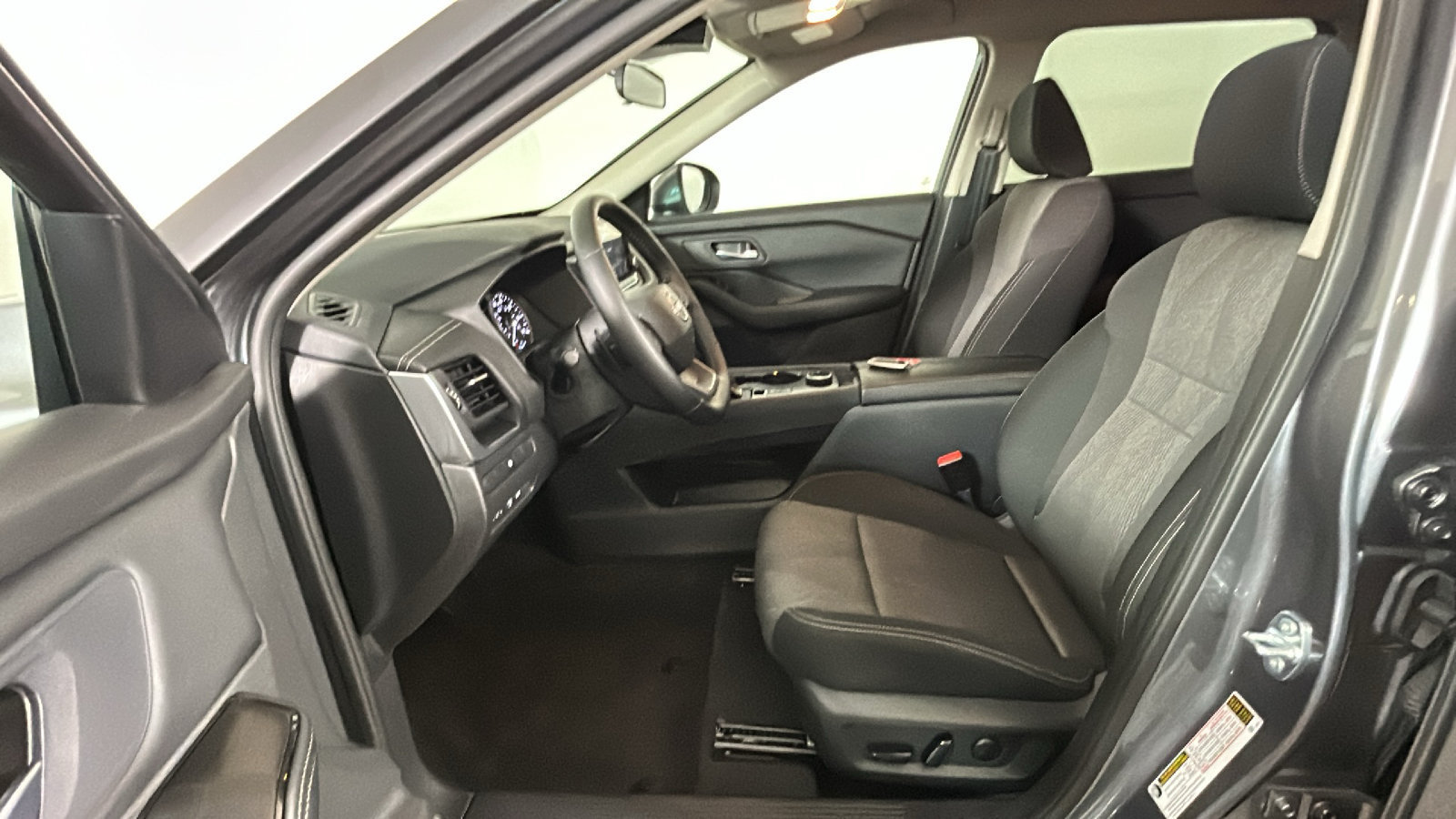 Certified 2026 Nissan Rogue SV AWD/4WD image 13