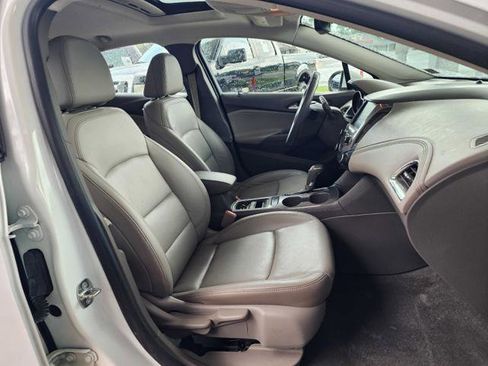 Used 2017 Chevrolet Cruze Premier FWD image 17