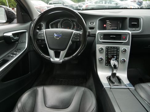 Used 2018 Volvo S60 T5 Inscription Platinum w/ Climate Package AWD/4WD image 11