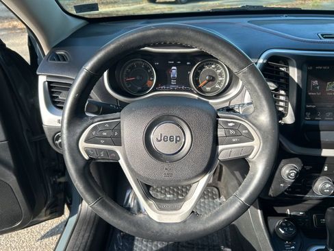 Used 2015 Jeep Cherokee Trailhawk w/ Comfort/Convenience Group AWD/4WD image 23