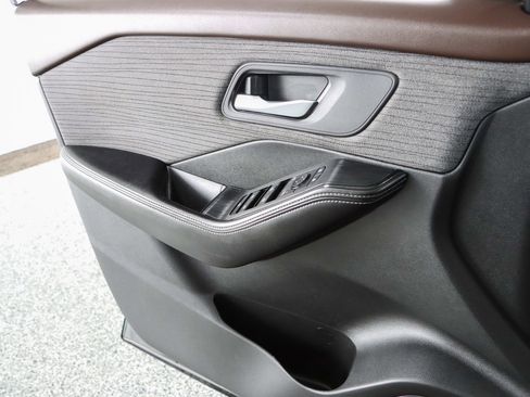 Used 2023 Nissan Rogue SV FWD image 21