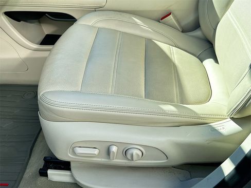 Used 2023 GMC Acadia Denali w/ Denali Ultimate Package image 9