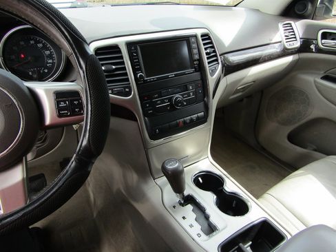 Used 2011 Jeep Grand Cherokee Laredo image 11