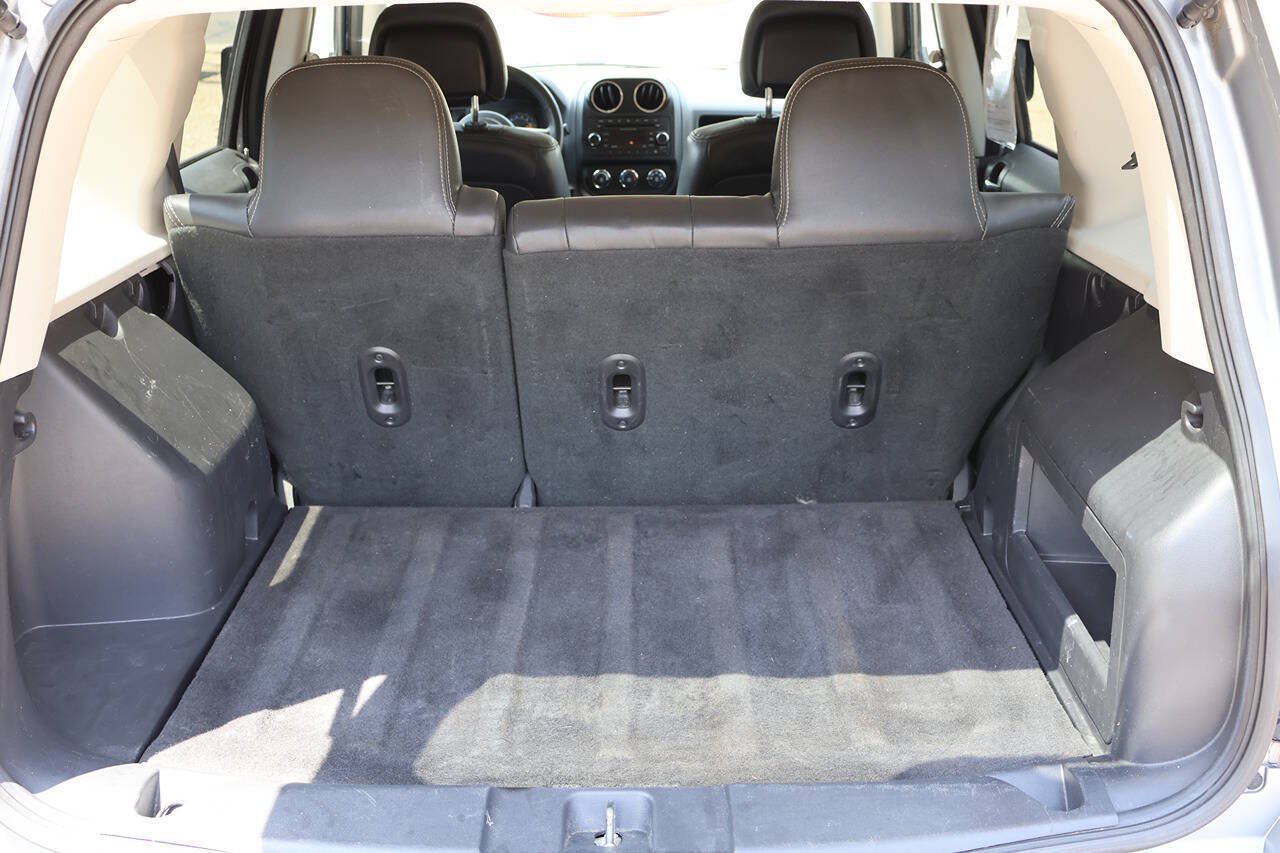 Used 2016 Jeep Patriot High Altitude FWD image 11