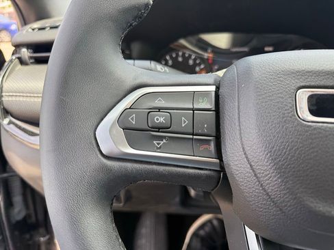 Used 2022 Jeep Compass Latitude FWD image 11