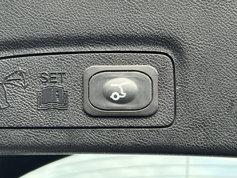 Used 2019 Lincoln MKC Premiere image 25