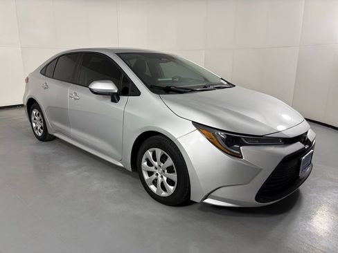 Used 2023 Toyota Corolla LE FWD image 4