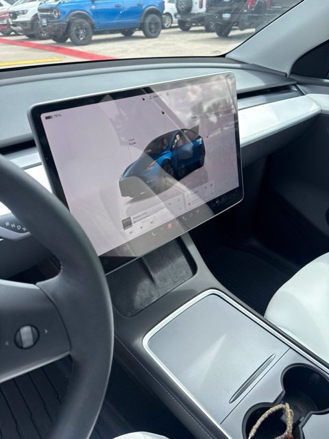 Used 2024 Tesla Model Y Long Range RWD image 3