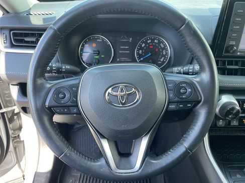 Used 2021 Toyota RAV4 XLE w/ Convenience Package AWD/4WD image 17