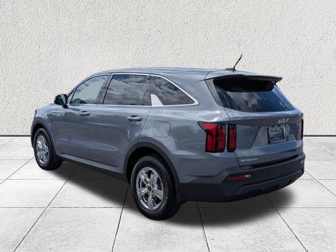 Used 2023 Kia Sorento LX FWD image 5