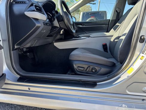Used 2022 Toyota Camry LE FWD image 15