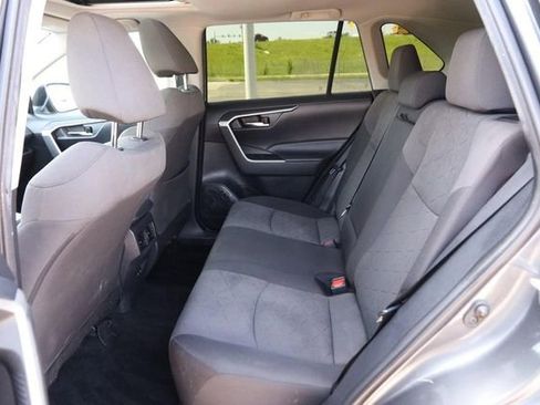 Used 2021 Toyota RAV4 XLE w/ Convenience Package FWD image 11