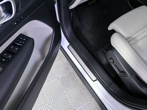 Certified 2026 Volvo XC40 B5 Plus w/ Protection Package Premier image 9