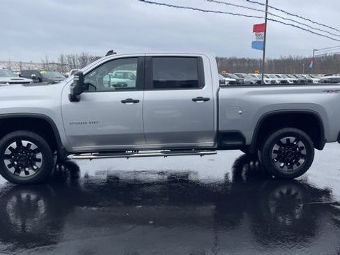 Used 2020 Chevrolet Silverado 2500 Custom w/ Custom Value Package image 2