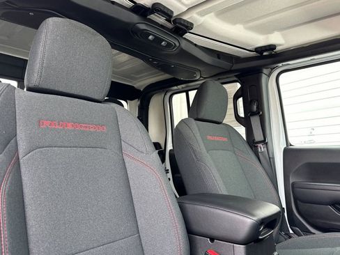 Used 2025 Jeep Gladiator Rubicon image 16