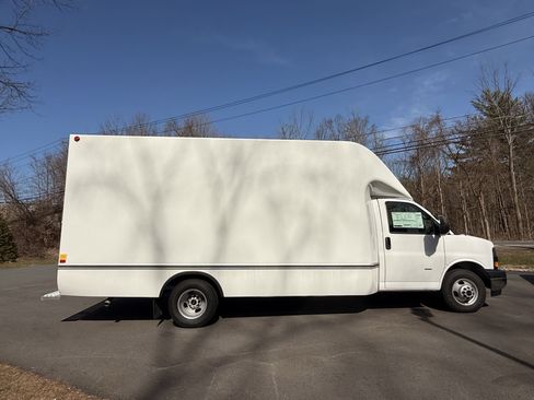 New 2025 GMC Savana 3500 Extended w/ Power Convenience Package image 6