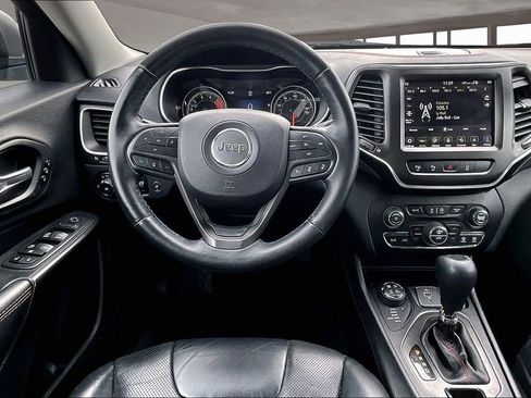 Used 2019 Jeep Cherokee Trailhawk image 6