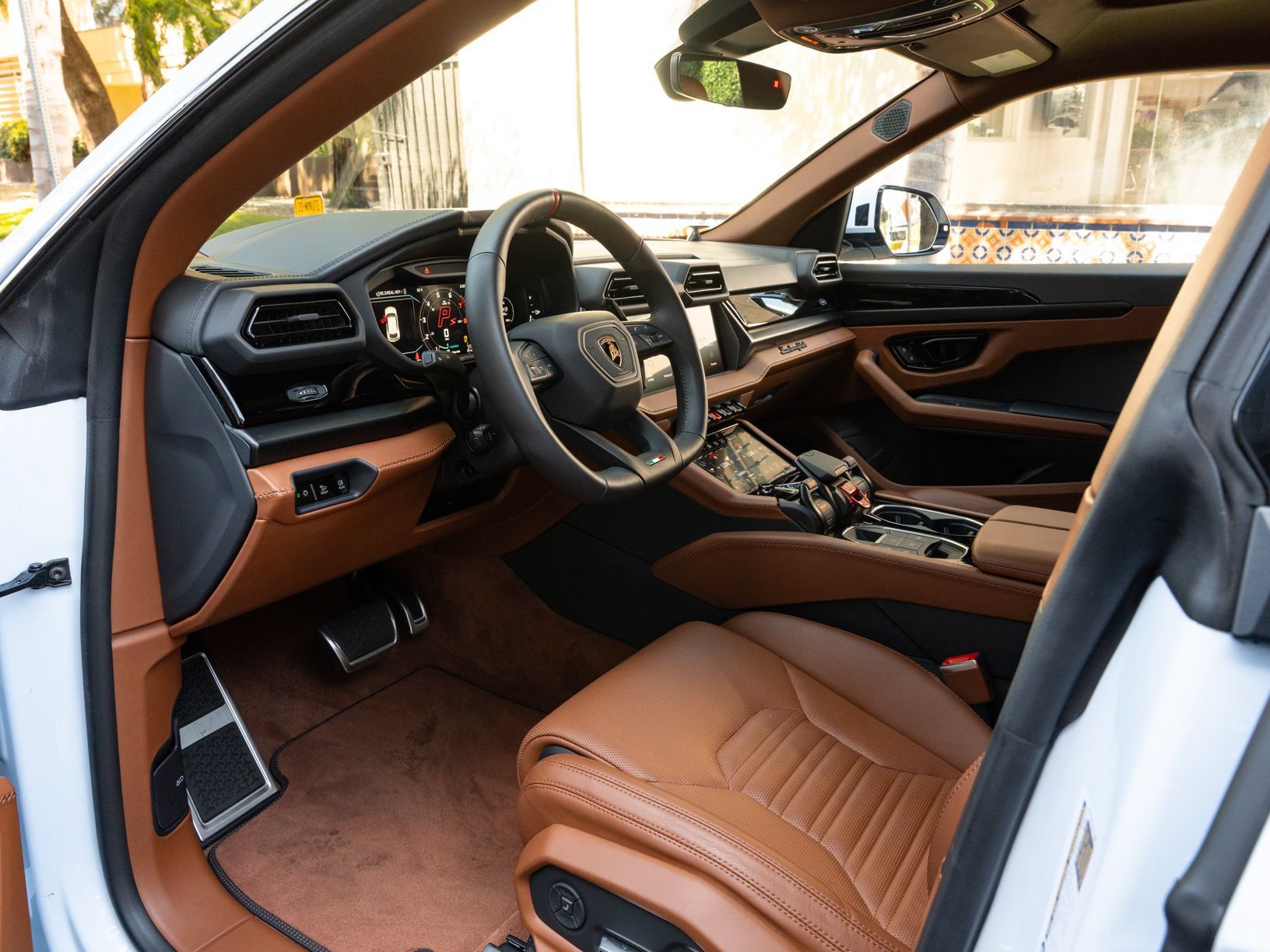 Used 2026 Lamborghini Urus SE AWD/4WD image 34
