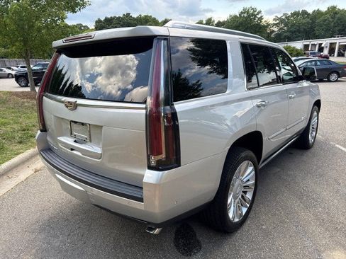 Used 2018 Cadillac Escalade Platinum AWD/4WD image 7