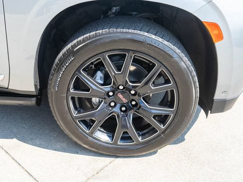 Used 2024 GMC Yukon Denali w/ Denali Reserve Package AWD/4WD image 39