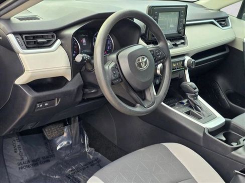 Used 2019 Toyota RAV4 XLE FWD image 9