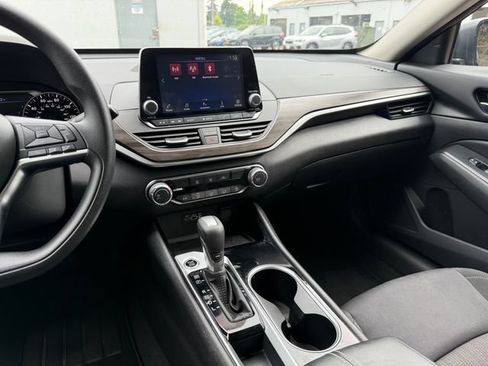 Used 2024 Nissan Altima 2.5 SV FWD image 21