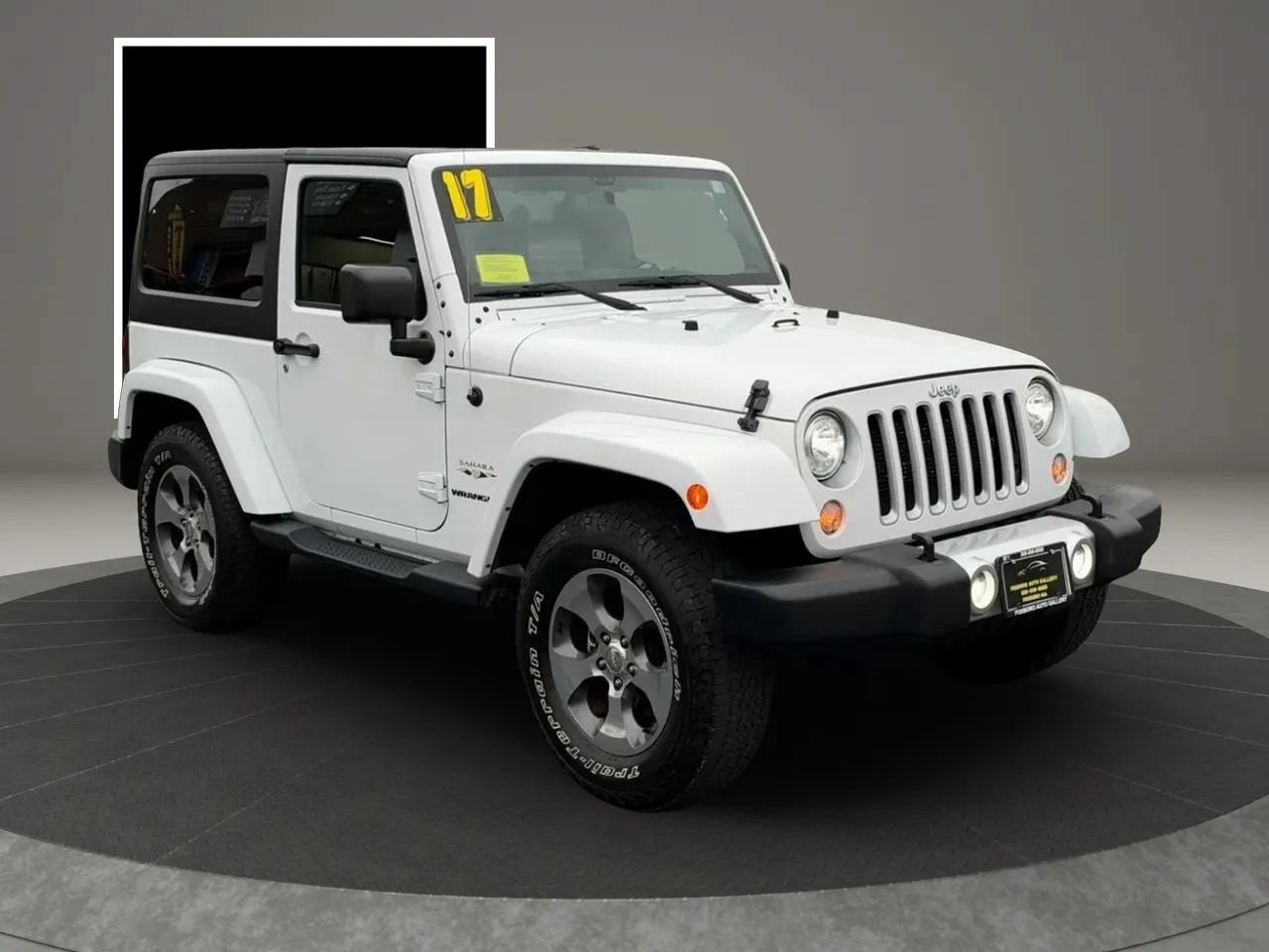 Used 2017 Jeep Wrangler Sahara w/ Connectivity Group AWD/4WD image 3