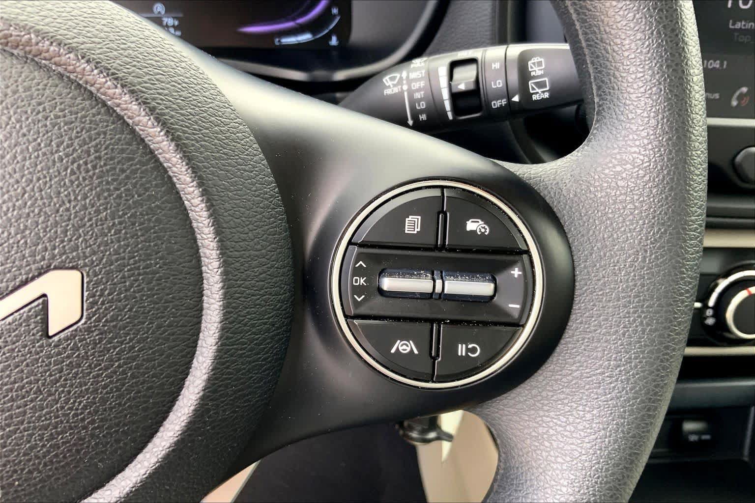 Used 2025 Kia Soul LX w/ LX Technology Package FWD image 24
