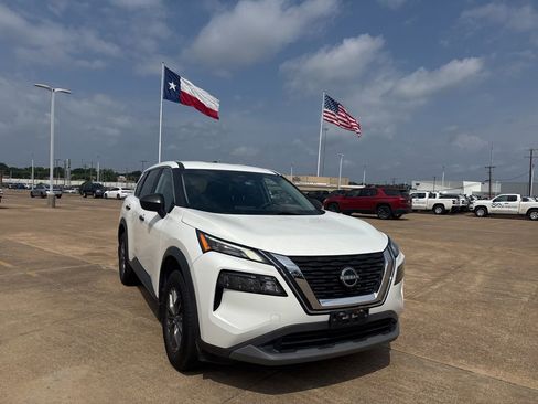 Certified 2023 Nissan Rogue S FWD image 2
