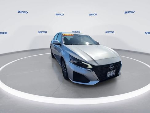 Used 2023 Nissan Altima 2.5 SV FWD image 2
