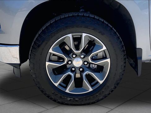 Used 2024 Chevrolet Silverado 1500 LT w/ Z71 Off-Road Package AWD/4WD image 11