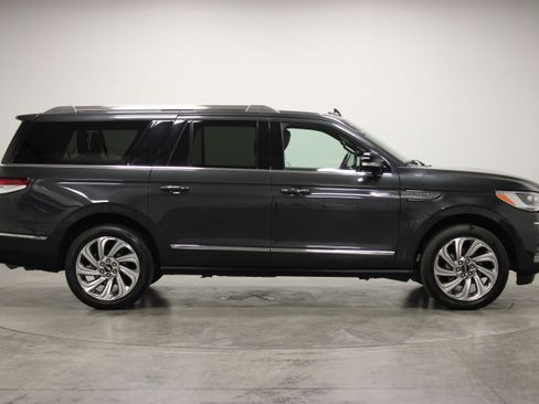 Used 2024 Lincoln Navigator L Reserve AWD/4WD image 9
