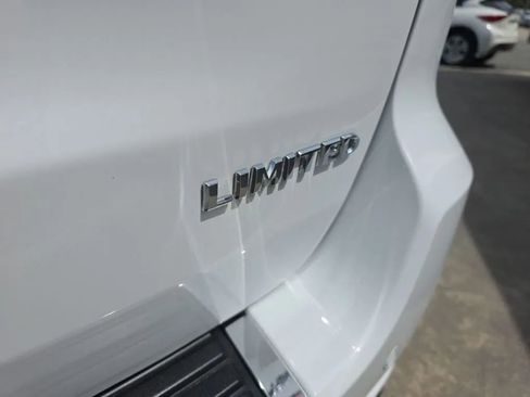 Used 2019 Jeep Grand Cherokee Limited image 12