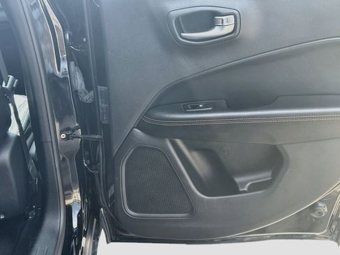 Used 2017 Jeep Compass Limited w/ Navigation Group AWD/4WD image 29
