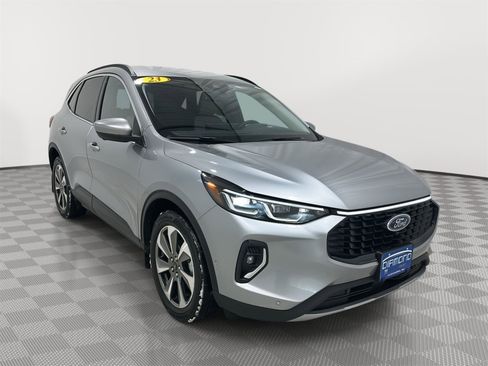 Used 2023 Ford Escape Platinum w/ Premium Technology Package image 7