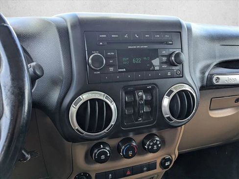 Used 2017 Jeep Wrangler Unlimited Rubicon w/ Connectivity Group AWD/4WD image 13