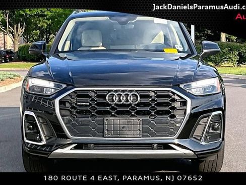 Used 2023 Audi Q5 2.0T Premium w/ Convenience Package AWD/4WD image 3