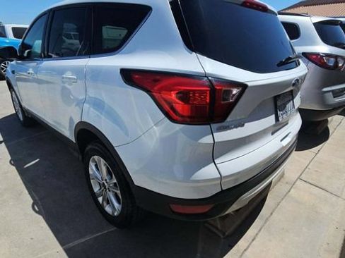 Used 2019 Ford Escape SE FWD image 15