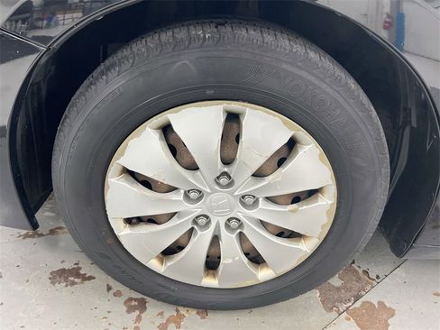 Used 2011 Honda Accord LX image 25