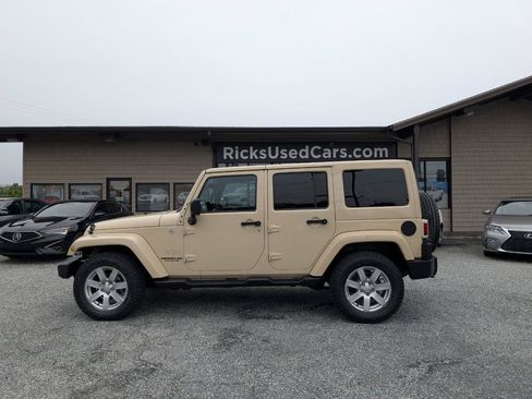 Used 2012 Jeep Wrangler Unlimited Sahara AWD/4WD image 11