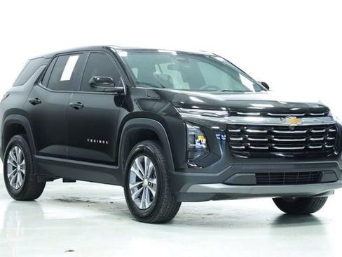 Used 2026 Chevrolet Equinox LT FWD image 3
