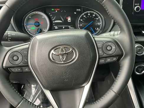 Used 2023 Toyota Venza LE AWD/4WD image 7