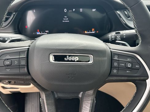 New 2026 Jeep Grand Cherokee L Limited w/ Luxury Tech Group II AWD/4WD image 17