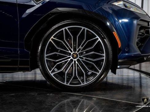 Used 2025 Lamborghini Urus SE AWD/4WD image 18