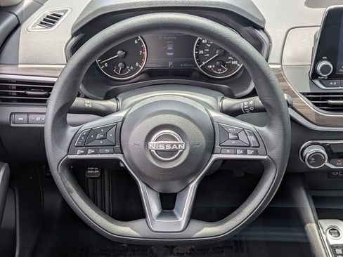 Used 2025 Nissan Altima 2.5 SV FWD image 24